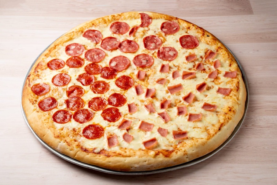 Jamón, peperoni y salami